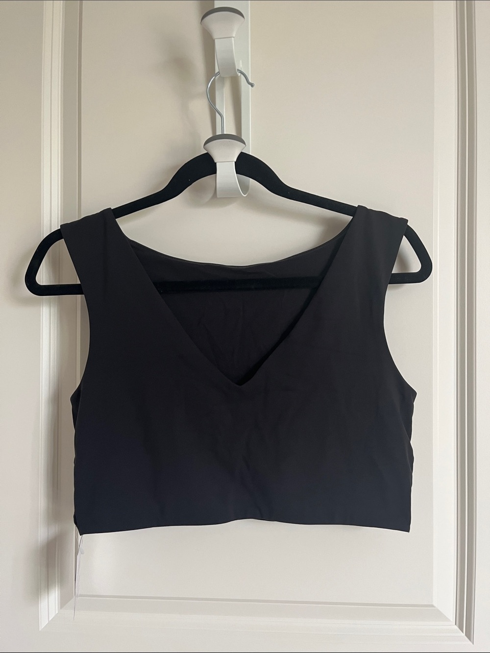BNWT lululemon athletica Black V-Neck Cropped Tank